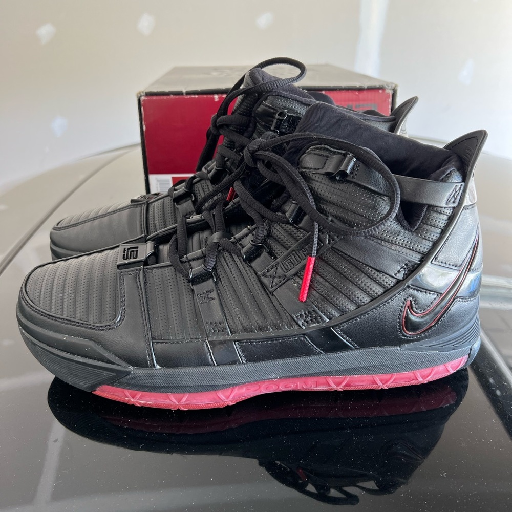 🛑SOLD🛑 Men's Zoom LeBron III - Black - Varsity Crimson - Size 9 - Picture 2 of 4